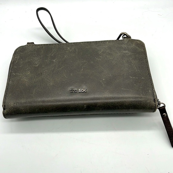 The Sak Leather Wristlet grey many CC Slots Zip pocket - Picture 3 of 7